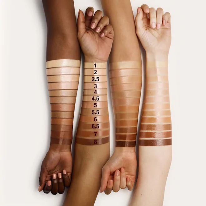 Тональна основа, що підсвічує обличчя Charlotte Tilbury HOLLYWOOD FLAWLESS FILTER